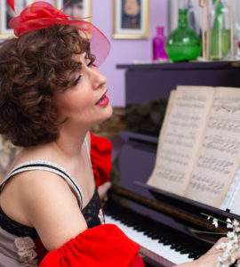 I consigli di un'attrice ed educatrice teatrale per giocare al teatro in casa con i bambini