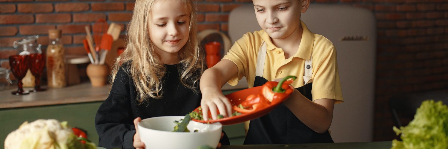 Cucinare è un'attività molto divertente per i bambini ma anche uno strumento efficace per educare alla parità di genere