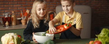 Cucinare è un'attività molto divertente per i bambini ma anche uno strumento efficace per educare alla parità di genere