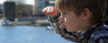 ragazzo porto bambino estate